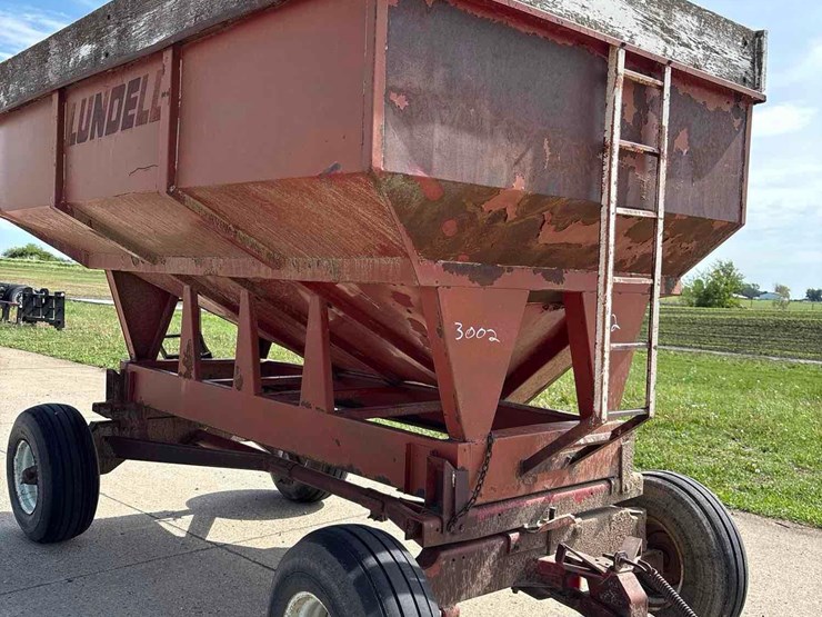 lundell-350-bushel-gravity-wagon-image-13
