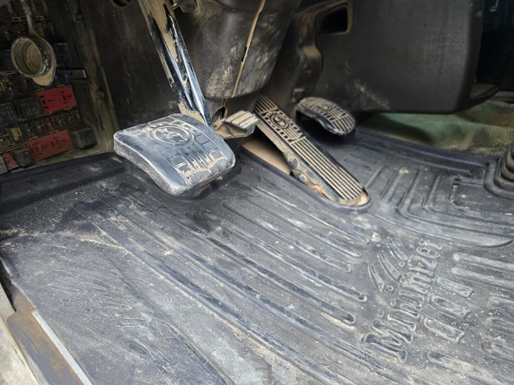 2015-kenworth-t800-image-62