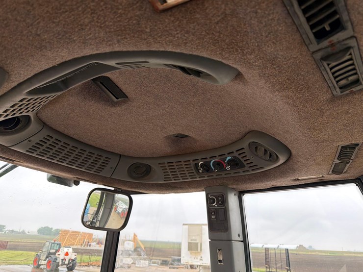 new-holland-tv140-image-37