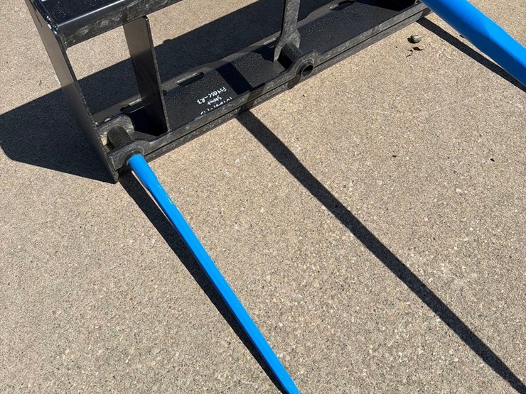 heavy-duty-stout-skidloader-3-prong-bale-spear-image-6