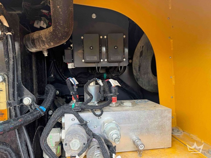 2021-deere-850l-wlt-image-27