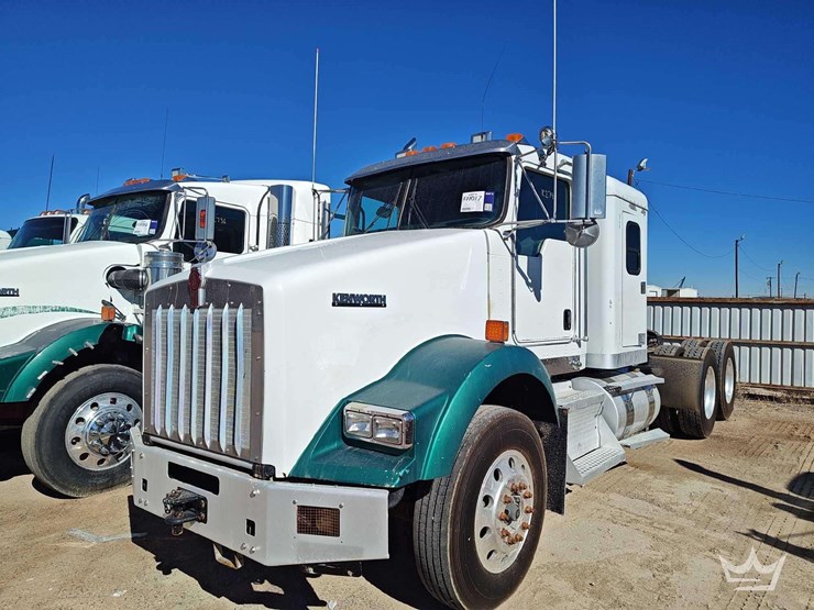 2012-kenworth-t800-image-1
