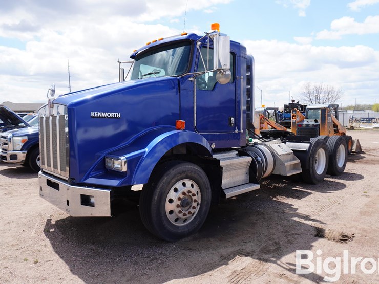 2013-kenworth-t800-image-1