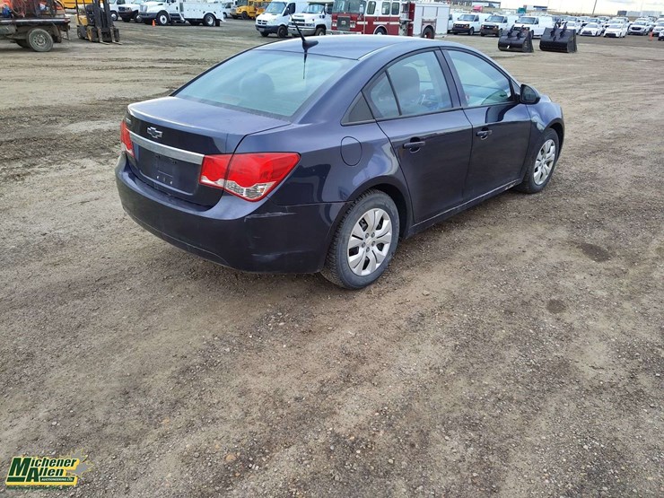 2014-chevrolet-cruze-2ls-4dr-sedan-image-4