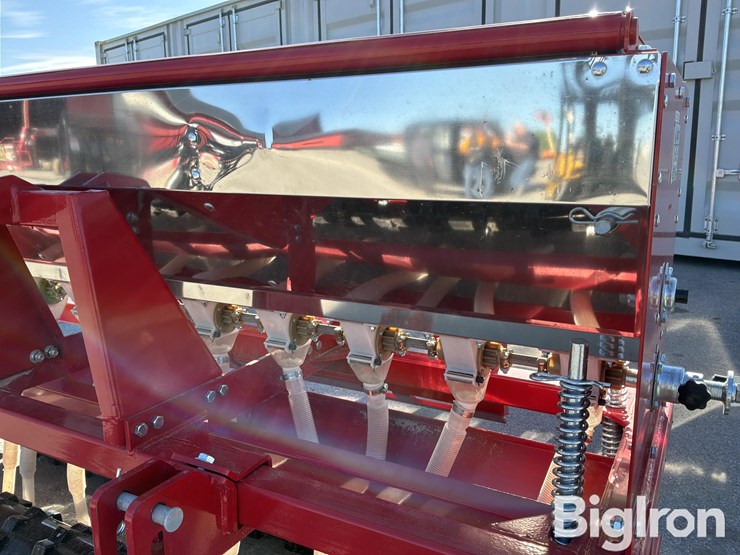 2025-massey-ferguson-730-image-10