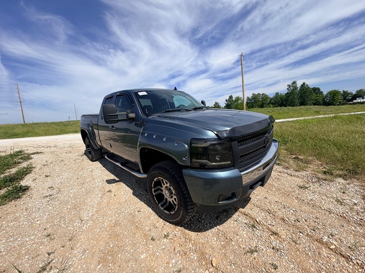 #24066-•-2011-chevrolet-silverado-pickup-truck-image-10