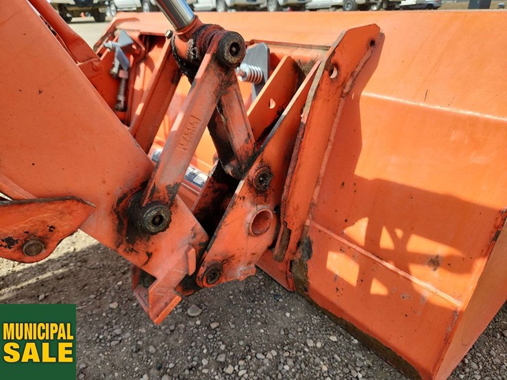 2015-kubota-l4760-image-37