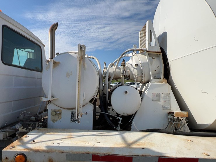 2001-mack-rd690s-image-18