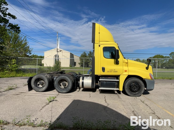 2016-freightliner-cascadia-125-image-4