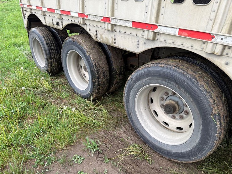 2001-wilson-livestock-trailer-image-28