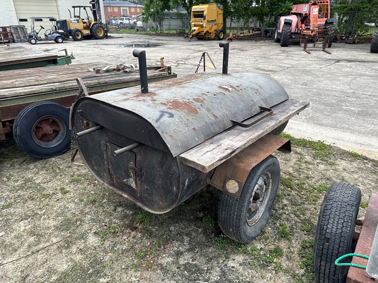 lp-gas-pig-cooker-on-wheels-56"-x-36"-image-3