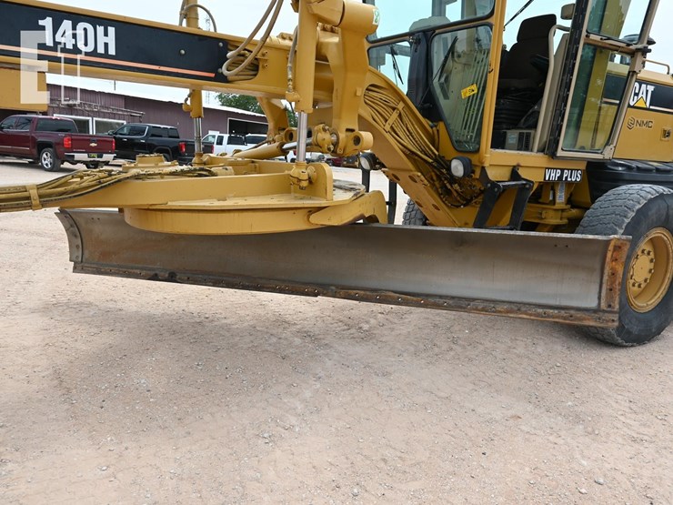 2004-caterpillar-140h-image-2