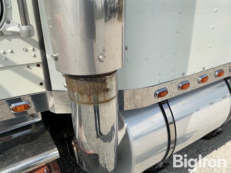 2005-kenworth-w900l-image-16