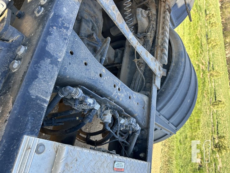 2017-peterbilt-389-image-49