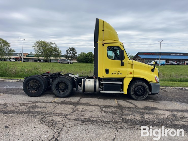 2016-freightliner-cascadia-125-image-4