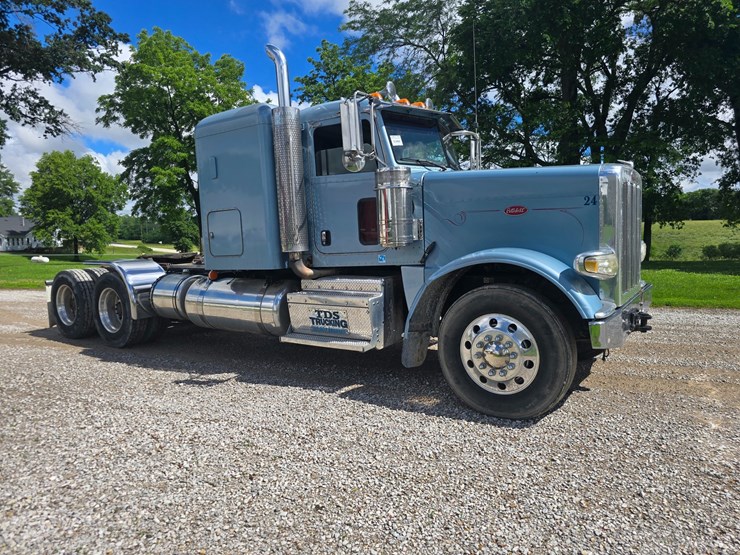 2013-peterbilt-388-image-29