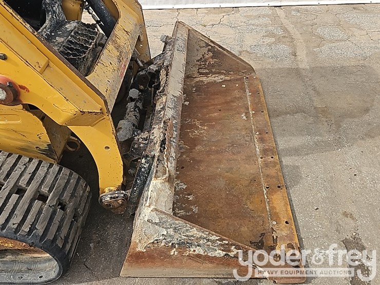 2018-caterpillar-249d-image-11