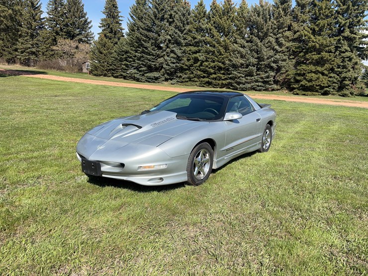 1997-pontiac-firebird-trans-am-coupe-image-1