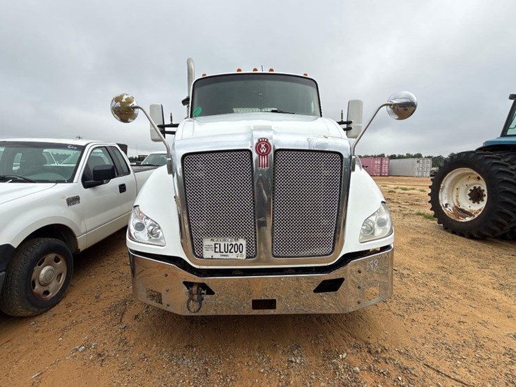 2015-kenworth-t680-image-21