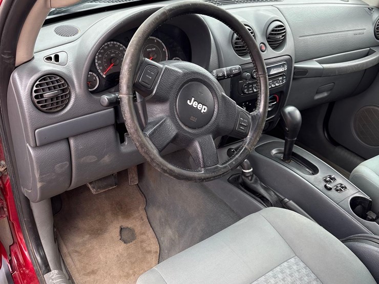 2005-jeep-liberty-sport-image-28