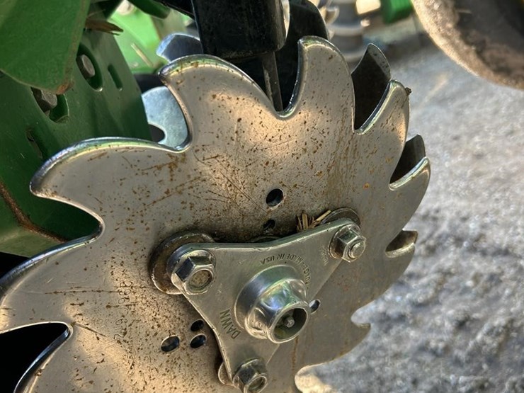 2023-john-deere-db90-image-40