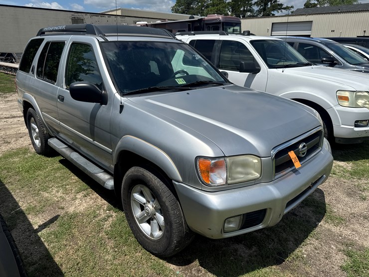 2004-nissan-pathfinder-image-2