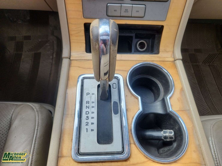 2008-lincoln-navigator-image-24