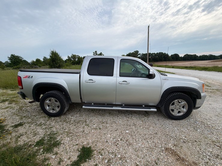 #24068-•-2011-gmc-sierra-pickup-truck-image-10