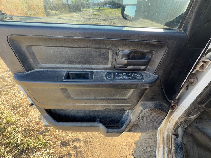 2014-dodge-3500-image-16