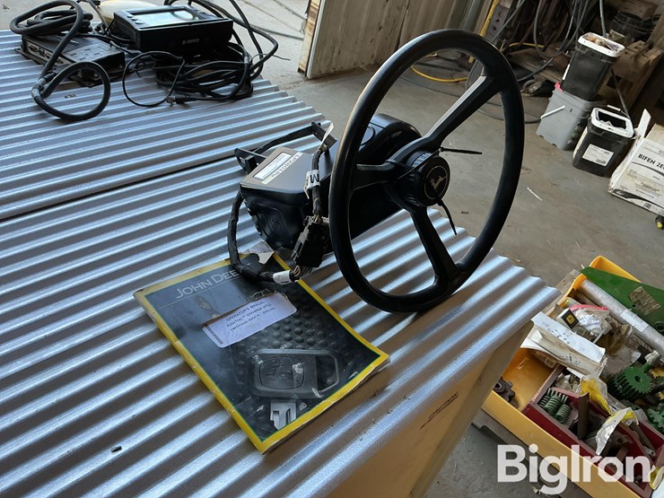 john-deere-300-image-3