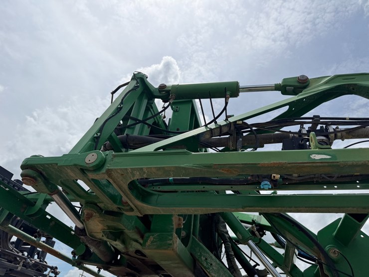 2016-john-deere-r4038-image-60