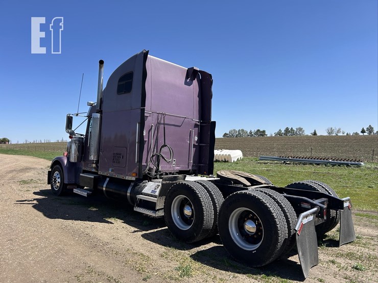 2000-freightliner-fld120-image-7