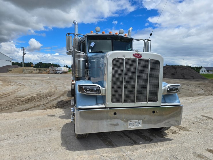 2013-peterbilt-388-image-34