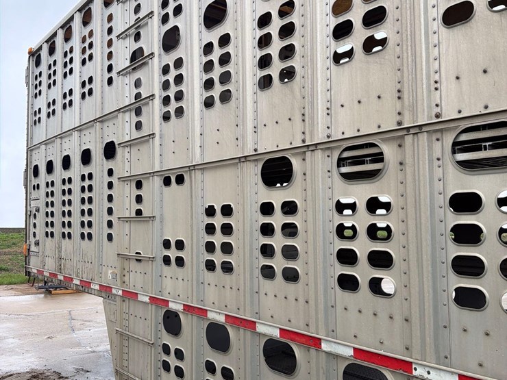 2001-wilson-livestock-trailer-image-13