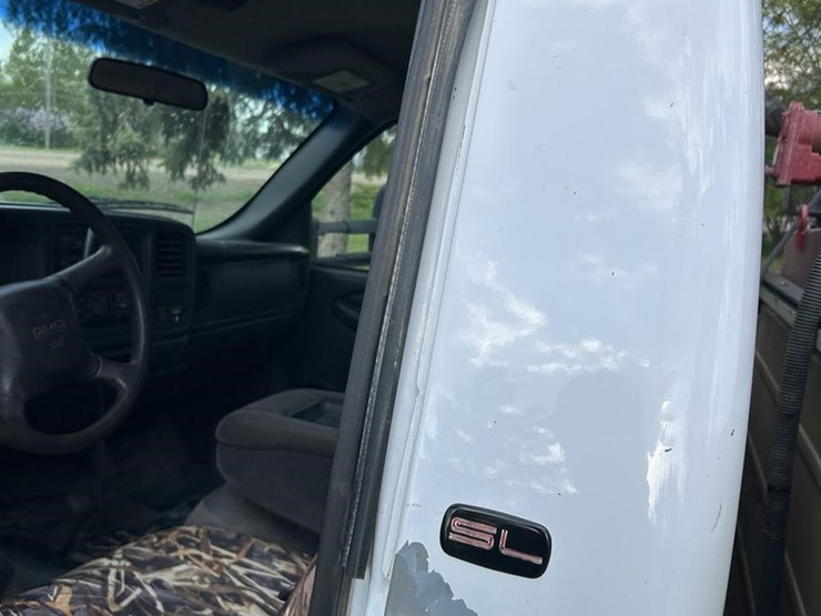 2001-gmc-3500-image-11