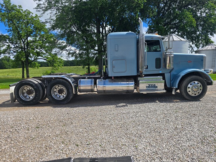 2013-peterbilt-388-image-25