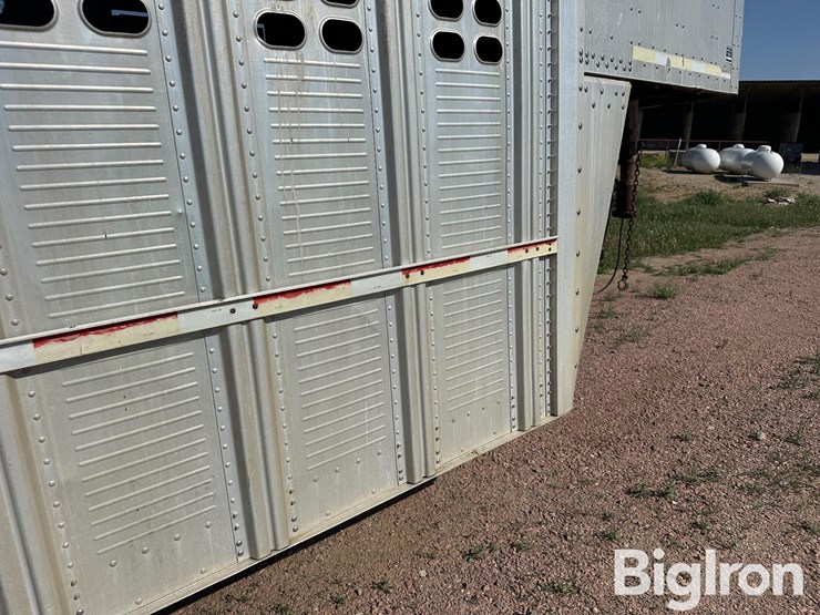 2004-wilson-livestock-trailer-image-19