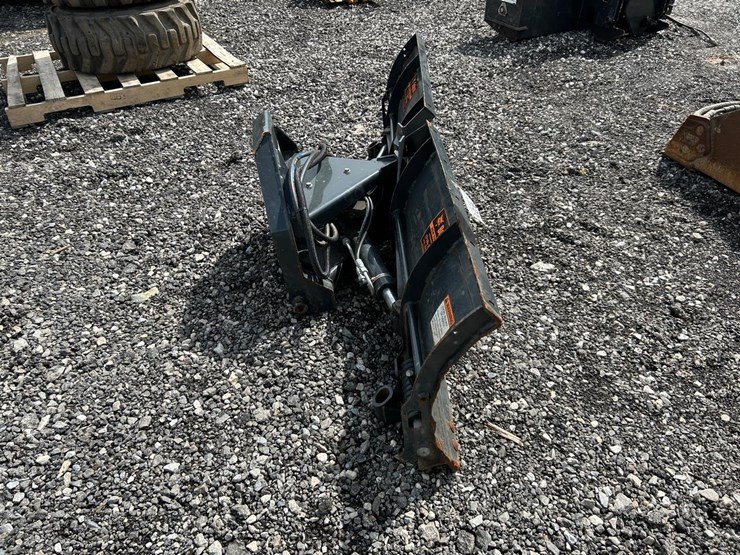 bobcat-68"-utv-snow-blade-v-plow-image-4