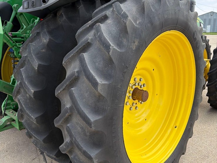 2012-john-deere-8310r-image-22
