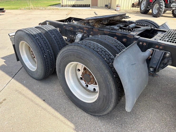 2009-peterbilt-387-image-12