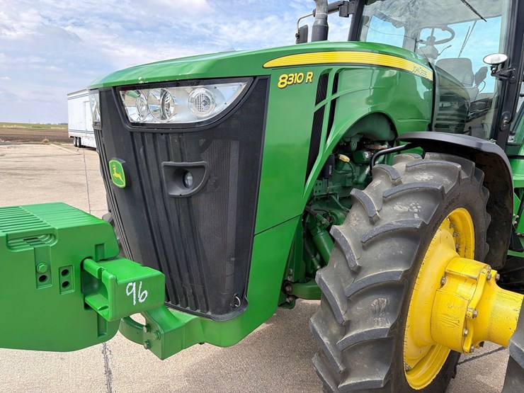2012-john-deere-8310r-image-12