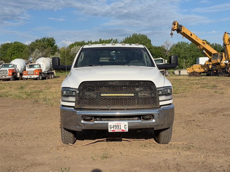 2017-dodge-3500-image-5