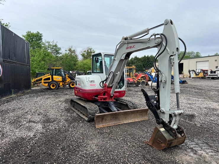 2018-takeuchi-tb260-image-8