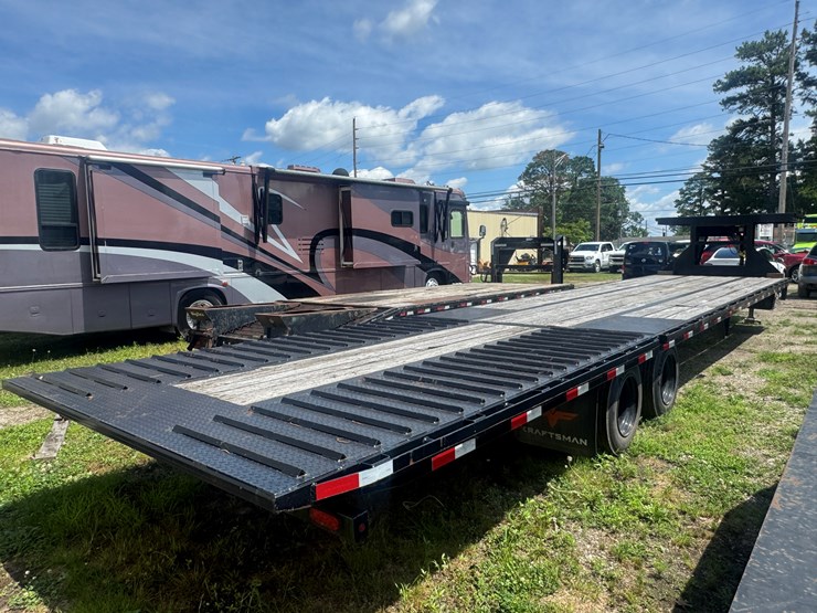 2023-kraftsman-40'-dual-tandem-gooseneck-trailer-with-hydraulic-dovetail,-hyd-landing-gear-image-3