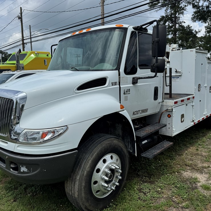 2005 INTERNATIONAL DURASTAR 4400