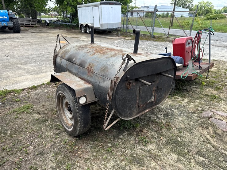 lp-gas-pig-cooker-on-wheels-56"-x-36"-image-4