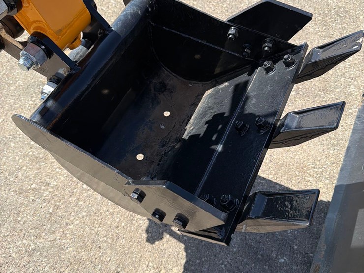 future-model-15-mini-excavator-image-8