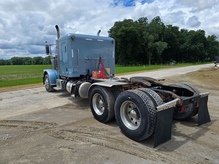 2013-peterbilt-388-image-13