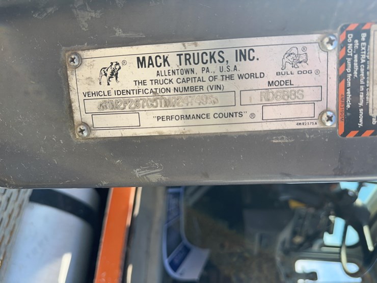 1996-mack-rd688c-cement-truck-image-73