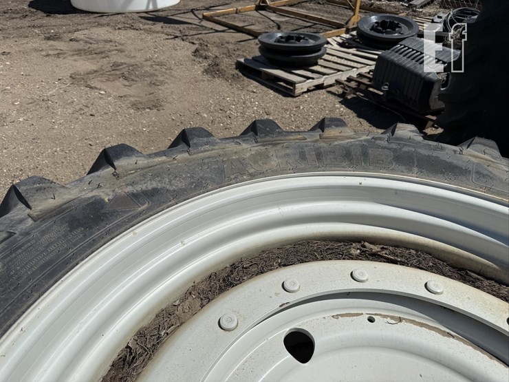 2x-michelin-radial-x-agribib-420/80r46-tires-on-10-image-7